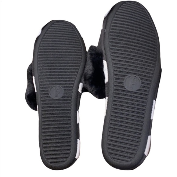 NWT’s Victoria Secret house slippers Black and White Medium - Picture 5 of 6